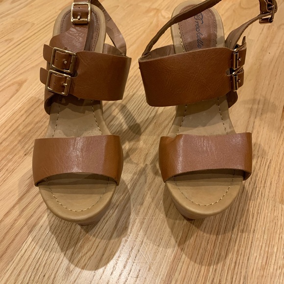 Platform sandals - Picture 7 of 9